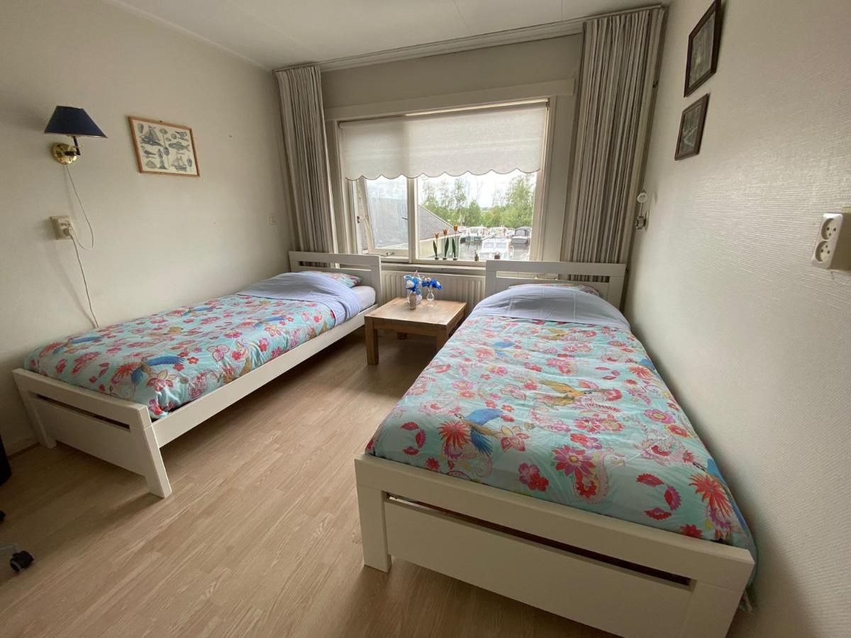Huis Bij Het Water Met Sloepje Jutrijp エクステリア 写真